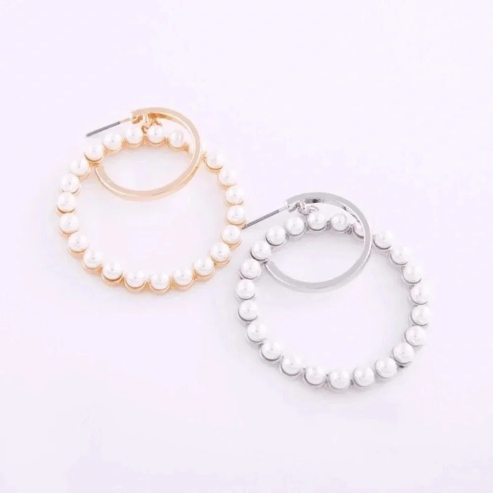 Boutique NWT Ivory Pearl nested drop hoop earrings boho Office business attire